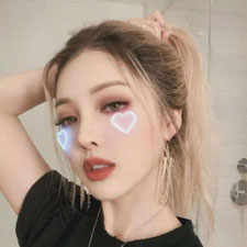 樓偉佳