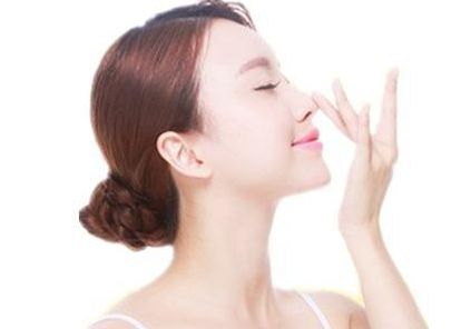 上海九院雙眼皮手術(shù)哪家醫(yī)生值得信賴？推薦蘇薇潔、丁偉等口碑一流！