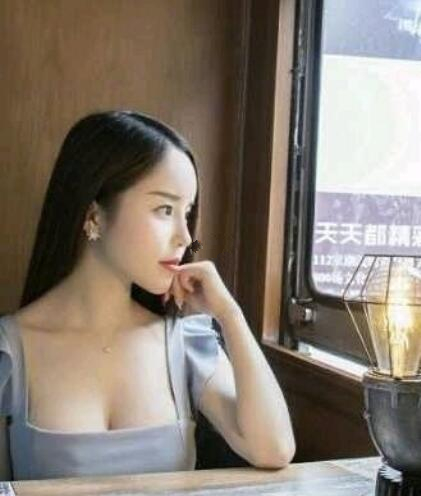 青島集美蜜桃假體隆胸案例，睡一覺醒來秒變C罩杯