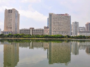 廈門大學附屬中山醫(yī)院激光祛眼袋適合哪些人？安全嗎？
