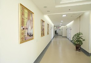 青島元美醫(yī)療美容做激光祛眼袋適合哪些人做？術(shù)后如何護(hù)理？