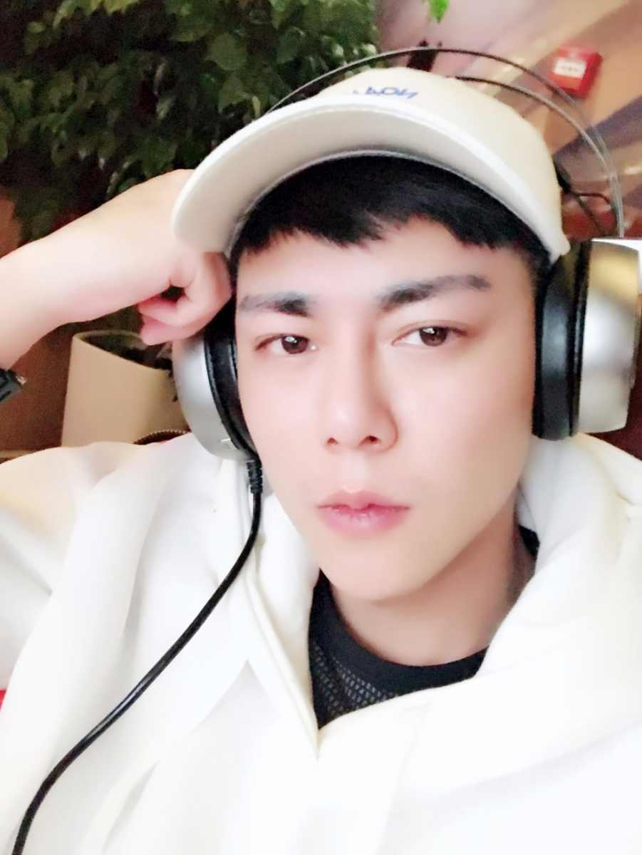 濟寧名美醫(yī)療整形醫(yī)生李唯少假體隆鼻+耳軟骨墊鼻尖真實案例效果對比圖