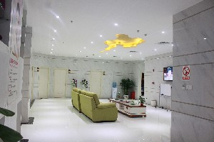 東莞依謀整形醫(yī)院假體隆胸的特點？價格如何？