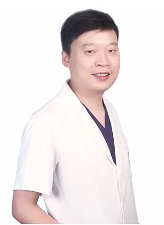 李偉