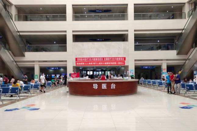 煙臺業(yè)達醫(yī)院_導(dǎo)醫(yī)臺