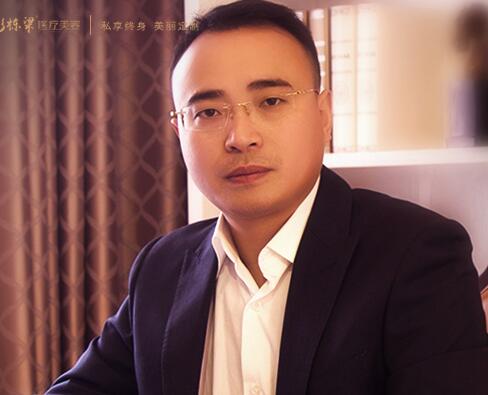 彭?xiàng)澚?/></a></div>
                        <div>
                            <h4><a href=